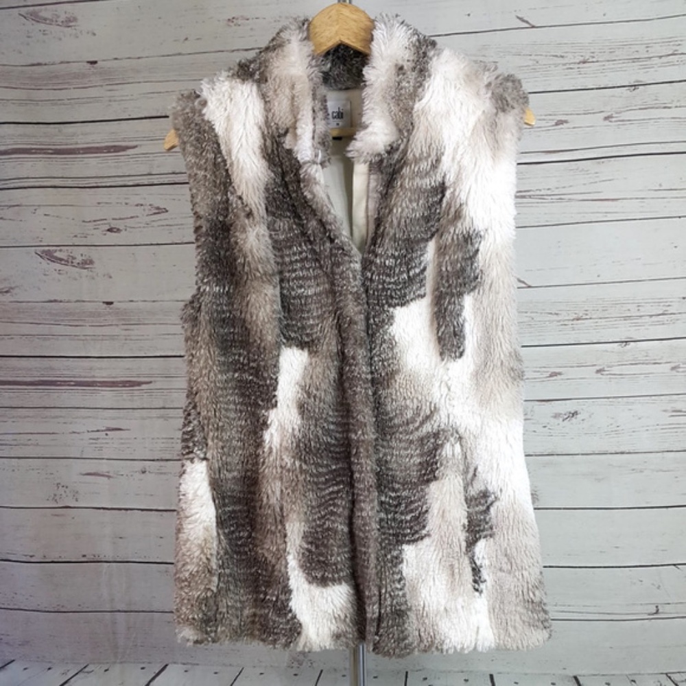 Chic Faux Fur Vest in Gray and White